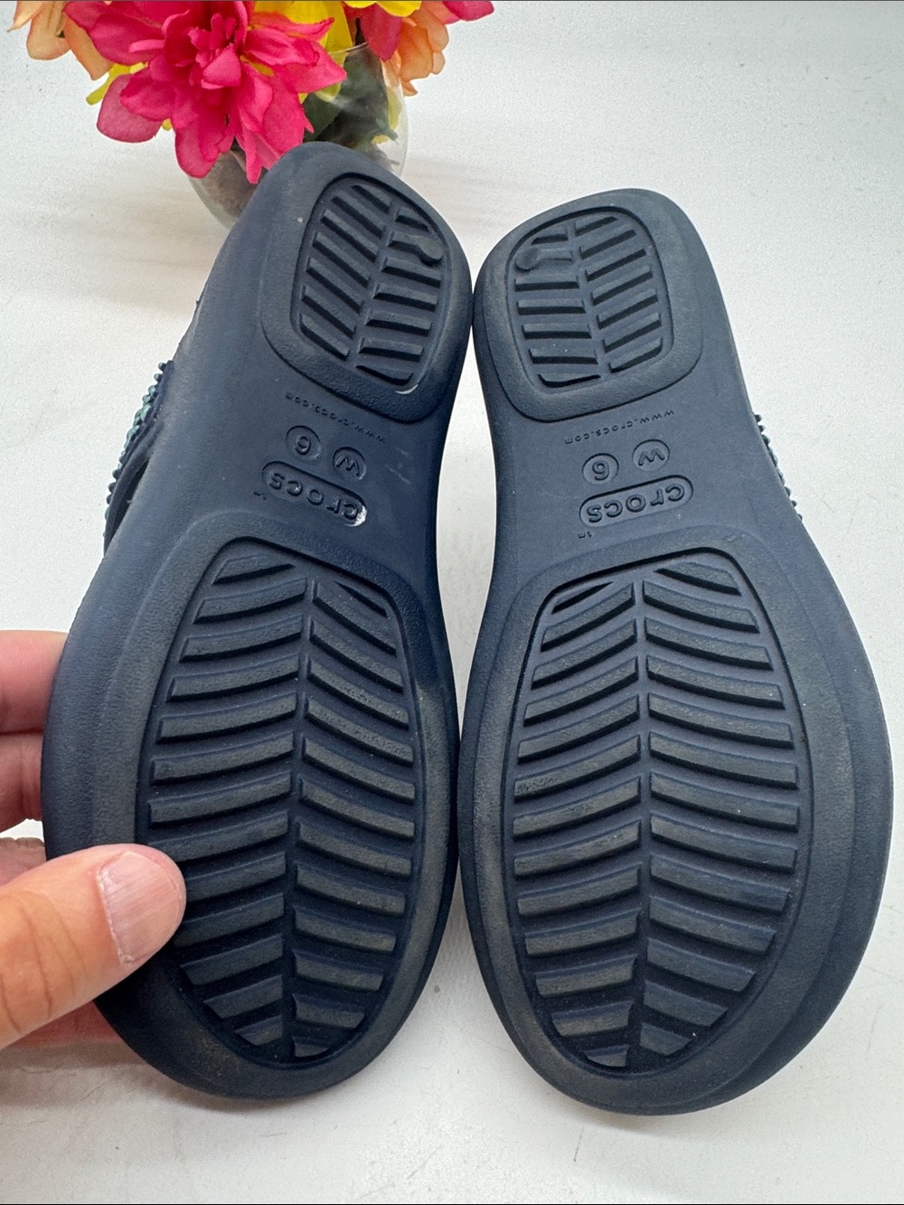 Crocs Navy Sandals with Teal beads Thong Size 6 - Picture 5 of 6
